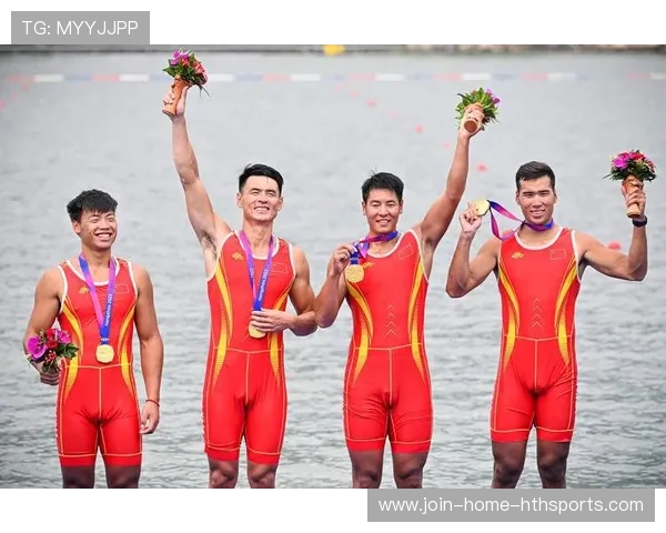 赛艇队单双桨项目均有进步，队员同步性增强