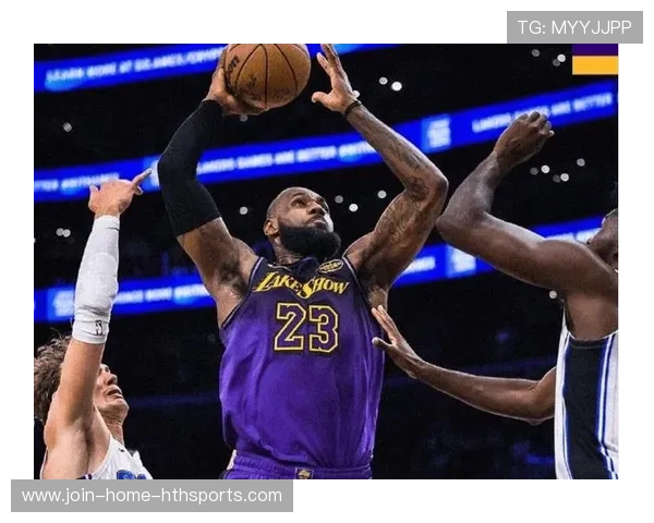 湖人戴维斯禁区连续封盖主导攻防两端