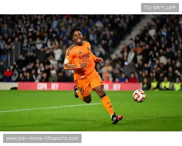 恩德里克低平球倒三角，里昂门前险些再进